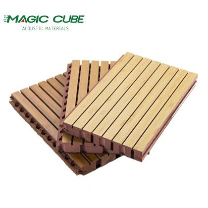 Tablero acústico ranurado